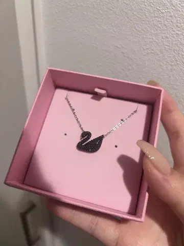 SWAROVSKI 블랙 스완 목걸이