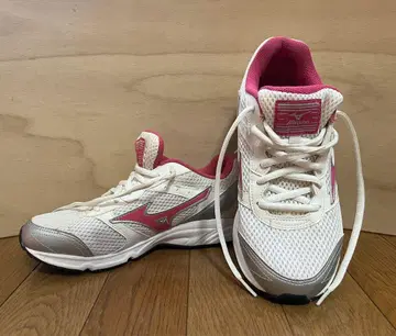 Mizuno 미즈노/러닝화/사이즈 23.5cm/약간의 흠집 및 얼룩 있음