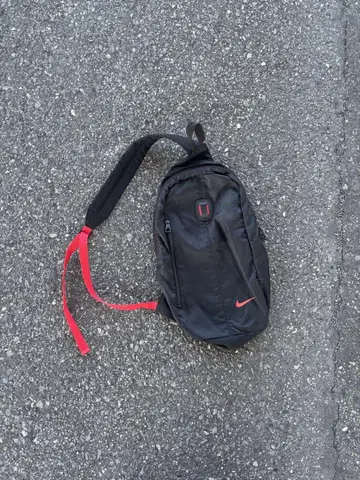 Nike 90년대 숄더백 슬링백 블랙 레드