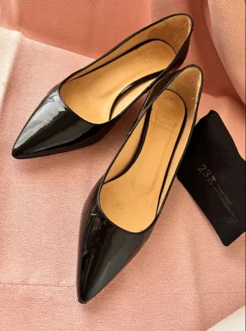 23구 24cm 블랙 에나멜 스틸레토 펌프스