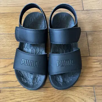 PUMA 블랙 샌들 23cm