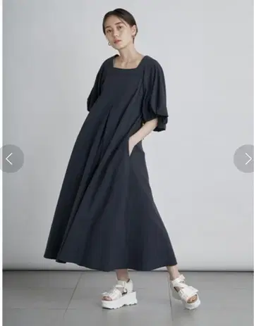 emmi atelier 코튼 볼륨 원피스 네이비