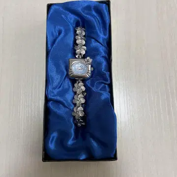 [ 레어 ] 블루 헬로키티 꽃 모티브 손목시계