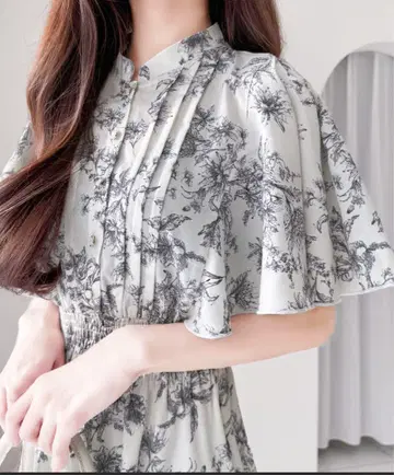 milybilet 밀리빌레트 꽃무늬 시어 플레어 소매 원피스