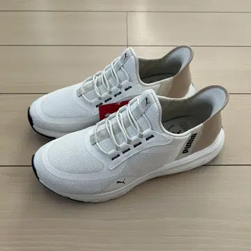 택 포함 새상품 PUMA SOFTRIDE 스니커즈 화이트/베이지
