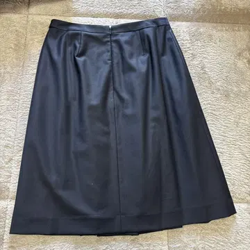 블랙 플리츠 스커트 무릎 기장 띠어리 럭스 에그제큐티브 34