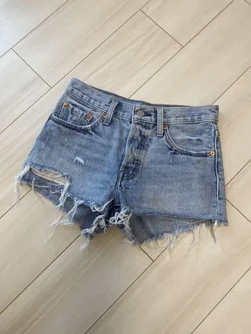 LEVI'S 501 데미지 숏팬츠 라이트 블루