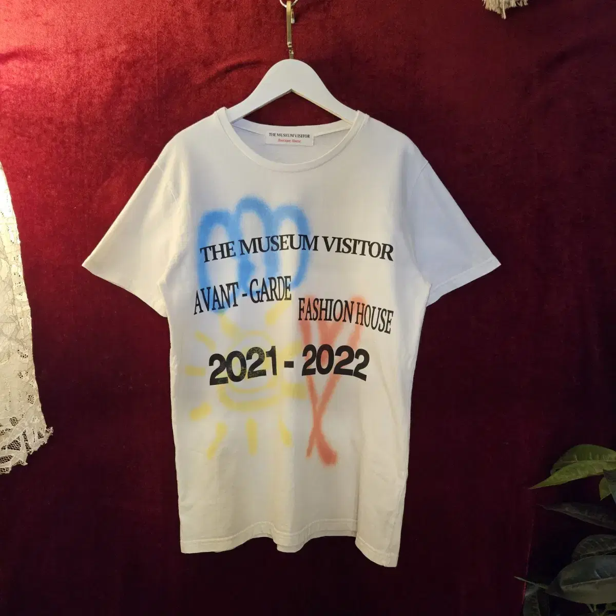 THE MUSEUM VISITOR HEART SPRAYED Tシャツ The Museum Visitor Crop Heart Sprayed S/S Tee - White
