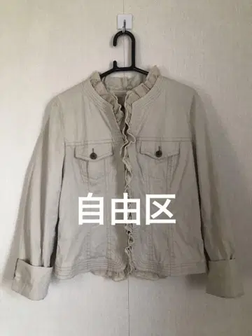 자유구 프릴 장식 베이지 노카라 자켓