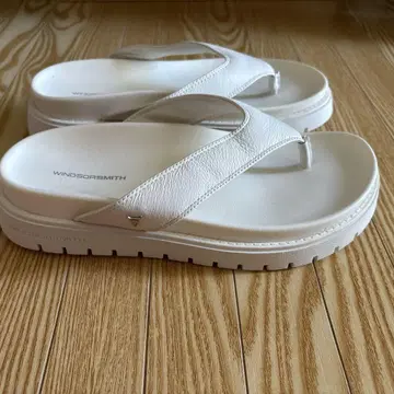 WINDSORSMITH의 흰색 샌들