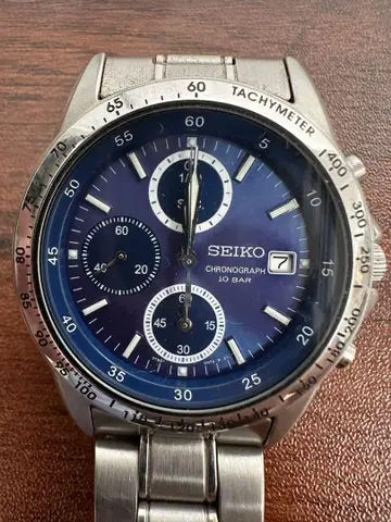 크로노그래프 탑재 SEIKO 블루 손목시계 10기압 방수