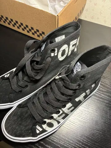 Vans 블랙 하이컷 스니커즈