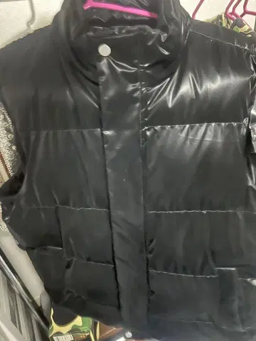 블랙 노카라 다운 자켓