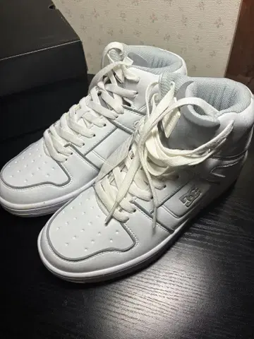 화이트 하이컷 스니커즈 택 포함 새 상품