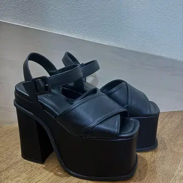 EMODA 크로스 벌키 폼 샌들 블랙 M