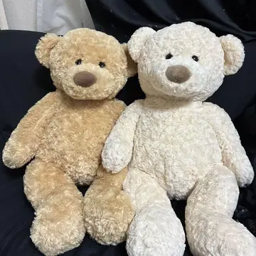 베이지색과 화이트 곰돌이 봉제인형