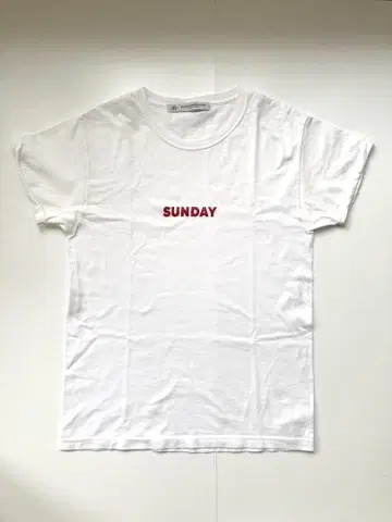 [ 저널 스탠다드 랙스 ] SUNDAY 프린트 티셔츠 화이트 x 빨간색