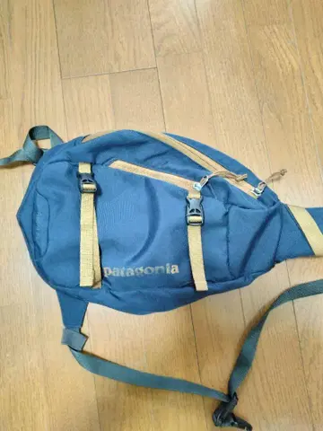 patagonia 숄더백 네이비/브라운