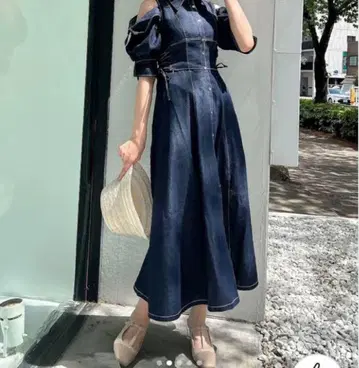 오픈 숄더 데님 스티치 원피스