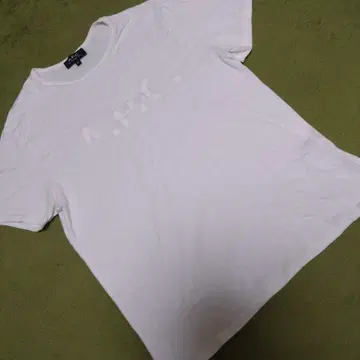 A.P.C. 화이트 자수 티셔츠