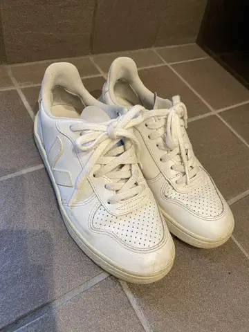 veja v-10 화이트 가죽 스니커즈 36