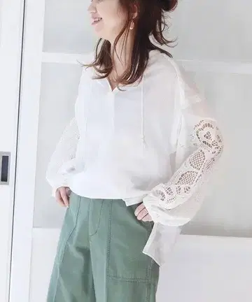 FRAMeWORK 프레임워크 자수 개더 블라우스
