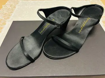 DONNA KARAN 블랙 스트랩 샌들