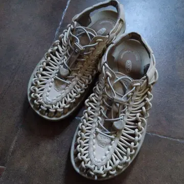 KEEN 컴포트 샌들