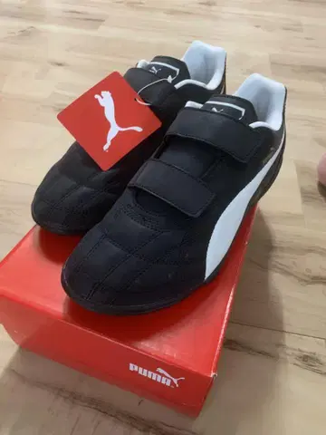 [미사용 새상품] Puma 축구화 블랙/화이트 (24cm)