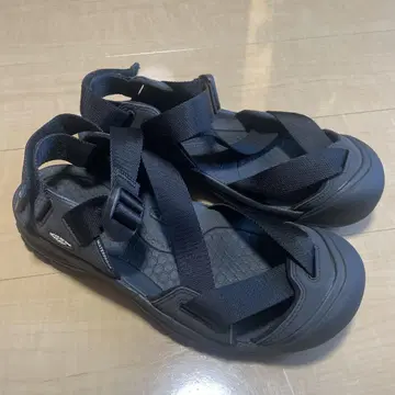 KEEN 아웃도어 샌들 블랙