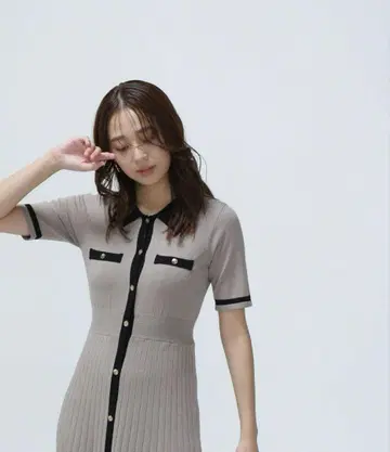 내추럴 뷰티 베이직 폴로 배색 카라 니트 원피스