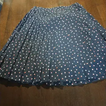 네이비 플리츠 스커트 하트 무늬