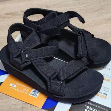 블랙 스포츠 샌들 스트랩 포함