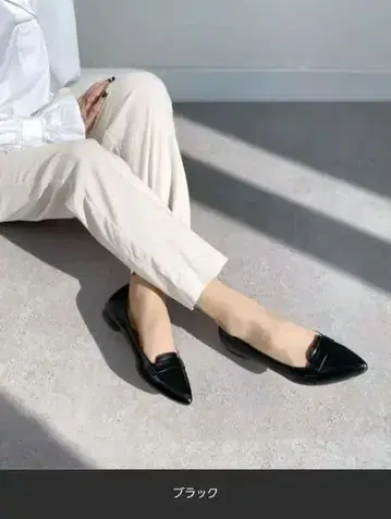 블랙 스틸레토 플랫슈즈