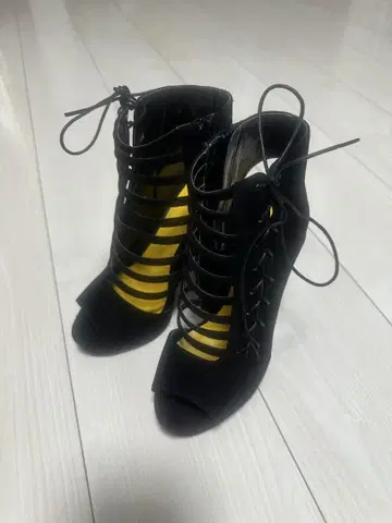 SLY 샌들