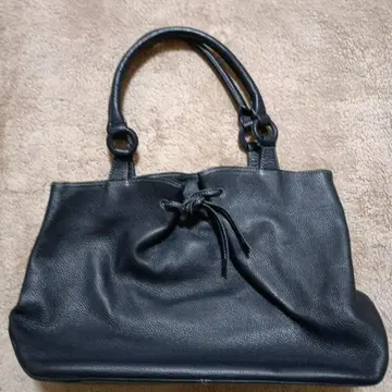 검은색 가죽 토트백
