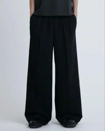 un peu different tuck wide baggy slacks