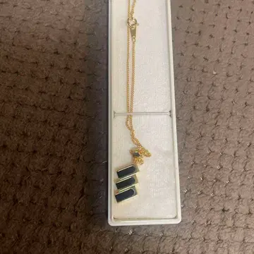 골드 & 블랙 목걸이, 선물용으로도 멋있고 예쁘고 고급스러운 모던 스타일