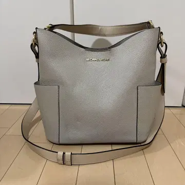 MICHAEL KORS 베이지 숄더백