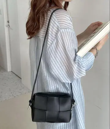 discoat 메쉬 짜임 미니 숄더백 블랙