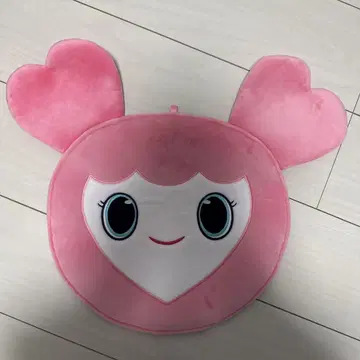 TWICE 모모의 부채와 커버입니다. 커버 뒷면에 얼룩이 조금 있습니다.