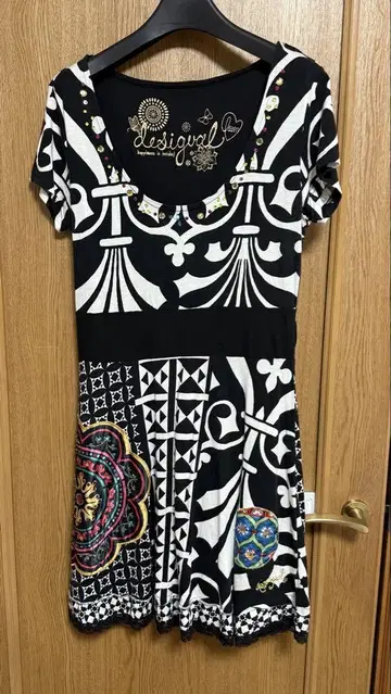 [Desigual] 반팔 튜닉 블랙/화이트