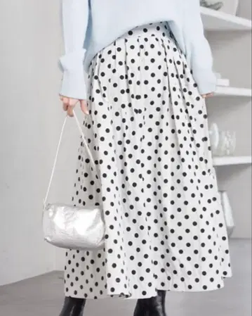 La boutique BonBon 도트 자카드 백 레이스업 스커트