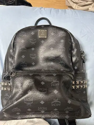 MCM 블랙 스터드 백팩