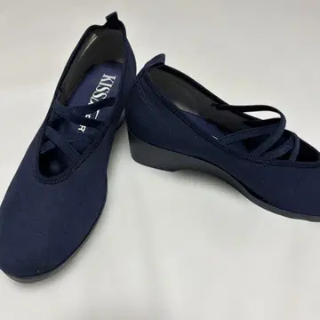 KISSA SPORT 네이비 펌프스 25cm 새상품급 스트랩 밴딩 사양