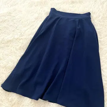로리즈팜 종아리 기장 플레어 스커트 깔끔한 네이비 허리밴딩