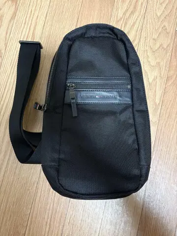 타미힐피거 숄더백
