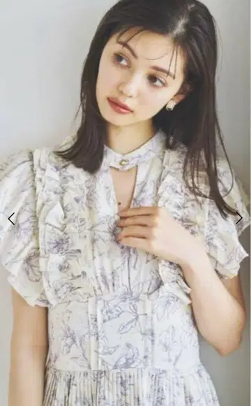 다즈린 사이토 나기사 착용 프릴 개더 플라워 플리츠 원피스