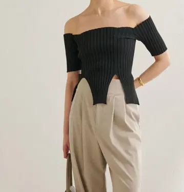 FETICO RIB KNIT SLIT TOP 블랙