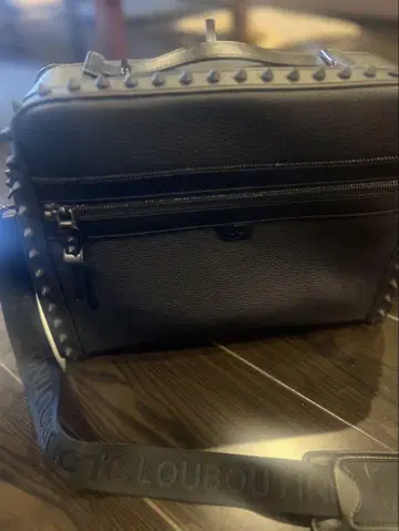 Christian Louboutin 스터드 장식 가방